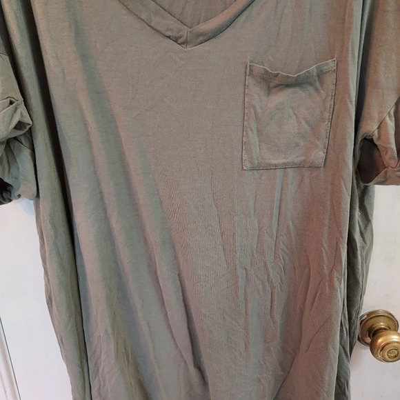 Sew In Love Olive Green Pocket V-neck Tee in Size 3x - Picture 3 of 6